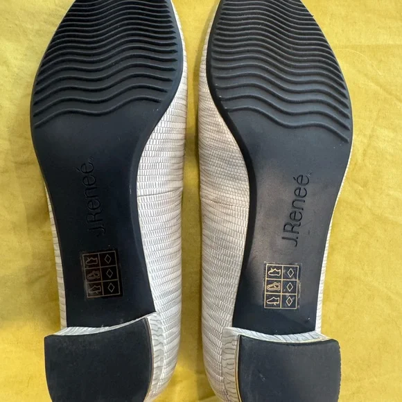 Cream Textured Flats with Rounded Toe - Picture 7 of 8